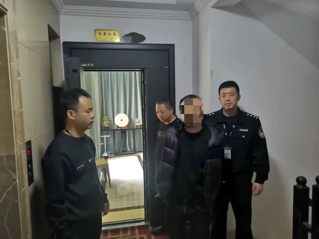 贞丰全副伪装仍被识别！双龙公安成功抓获一名撬锁盗窃嫌疑人